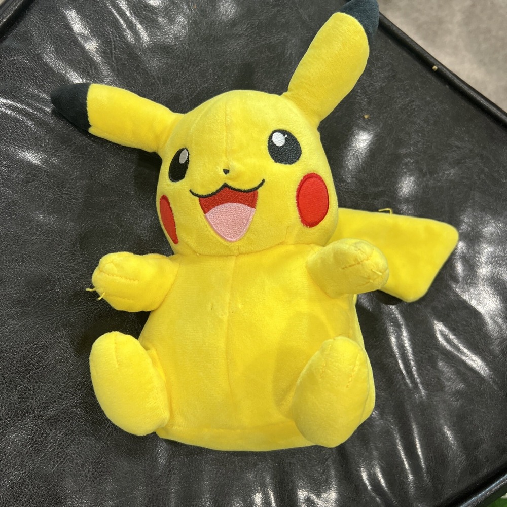 Pokémon Pikachu Plush Stuffed Animal Toy‎ Vintage